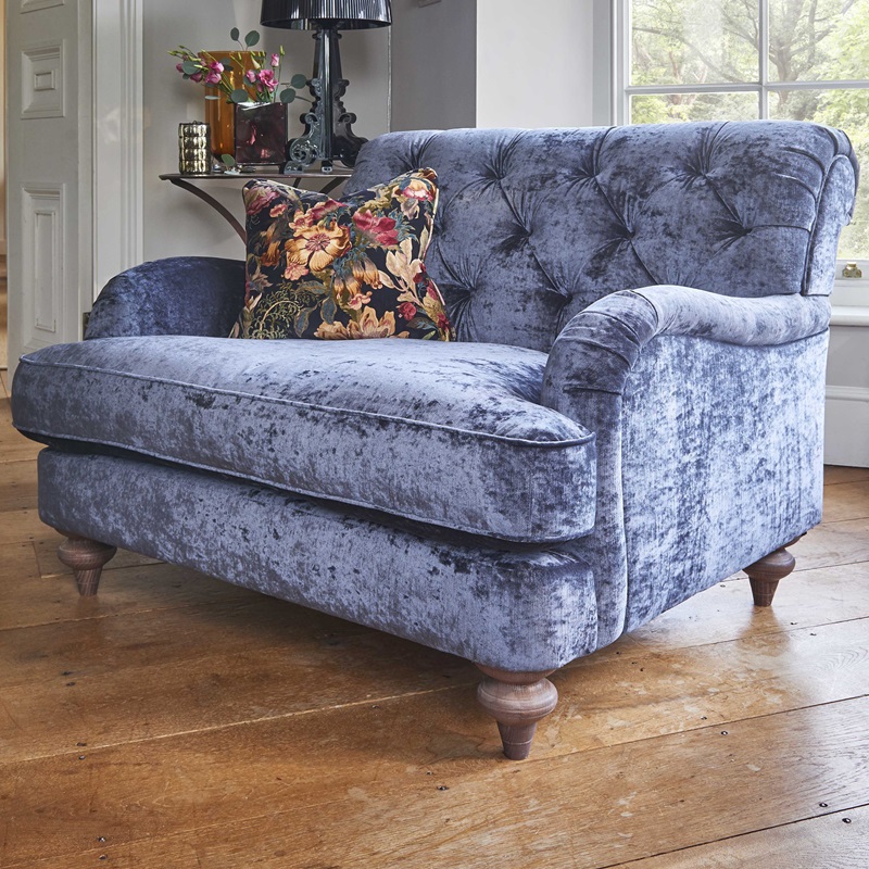 Bowthorpe Loveseat